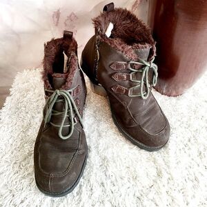 Trotters fur lined lace up boots